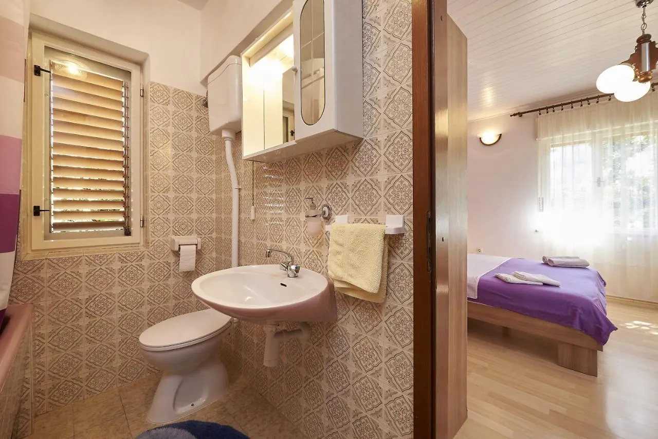 *** Gasthuis Apartments And Rooms With Parking Space Trogir - 13102 Kroatië