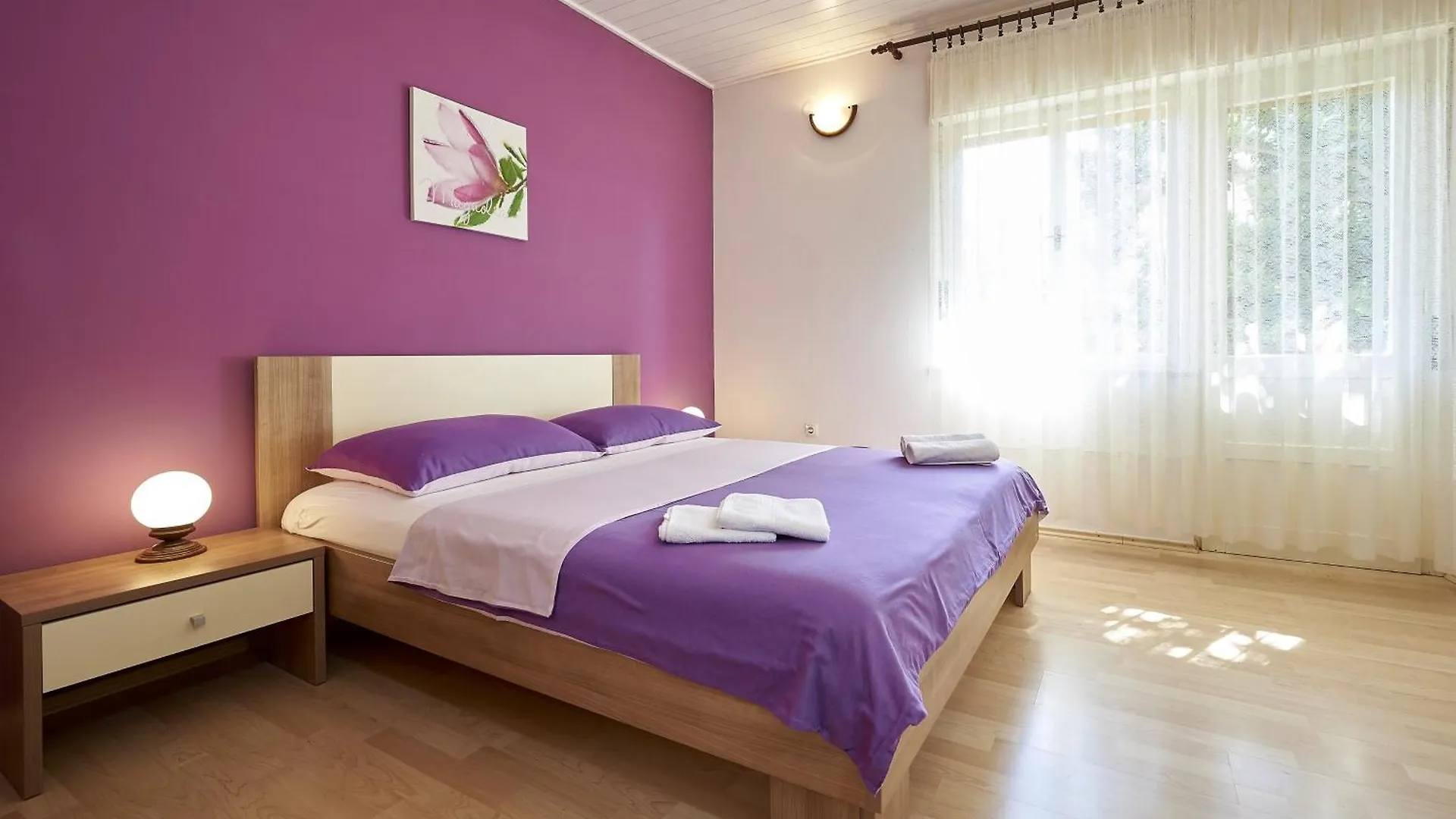 Gasthuis Apartments And Rooms With Parking Space Trogir - 13102