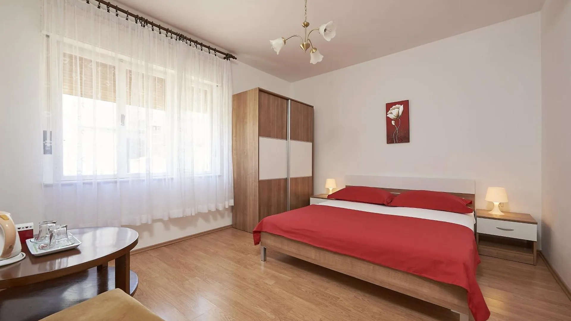 *** Gasthuis Apartments And Rooms With Parking Space Trogir - 13102 Kroatië