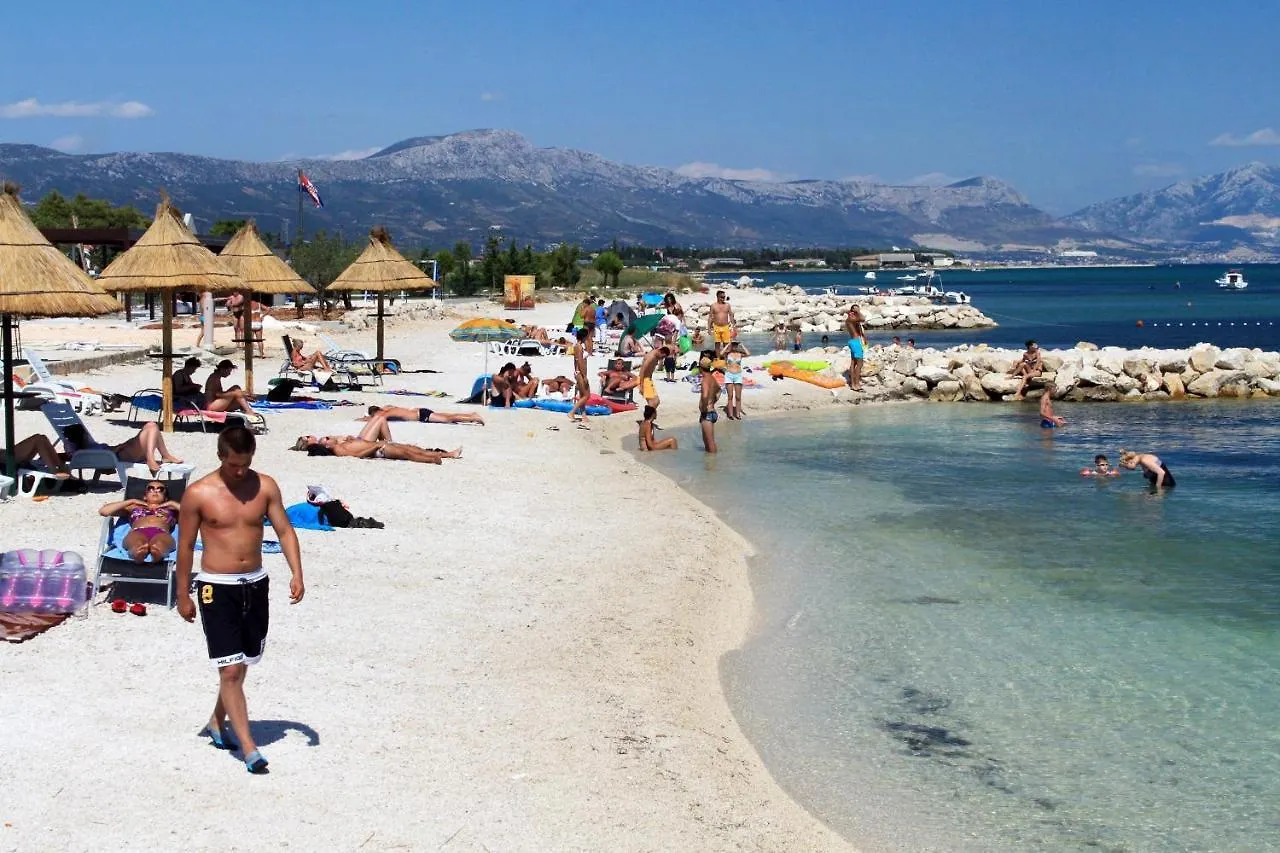 Apartments And Rooms With Parking Space Trogir - 13102 Guest house